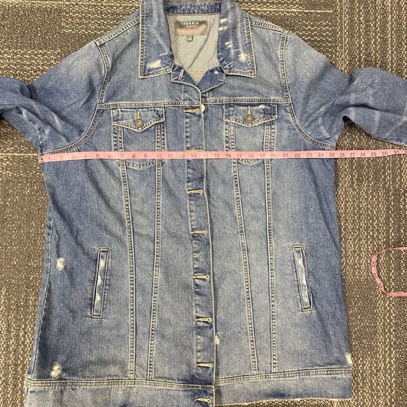 Torrid Medium Wash Longline Destructed Denim Jacket Size 3 - Picture 13 of 13